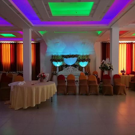Avanya Hotel And Reception Hall Angunakolapelessa Экстерьер фото