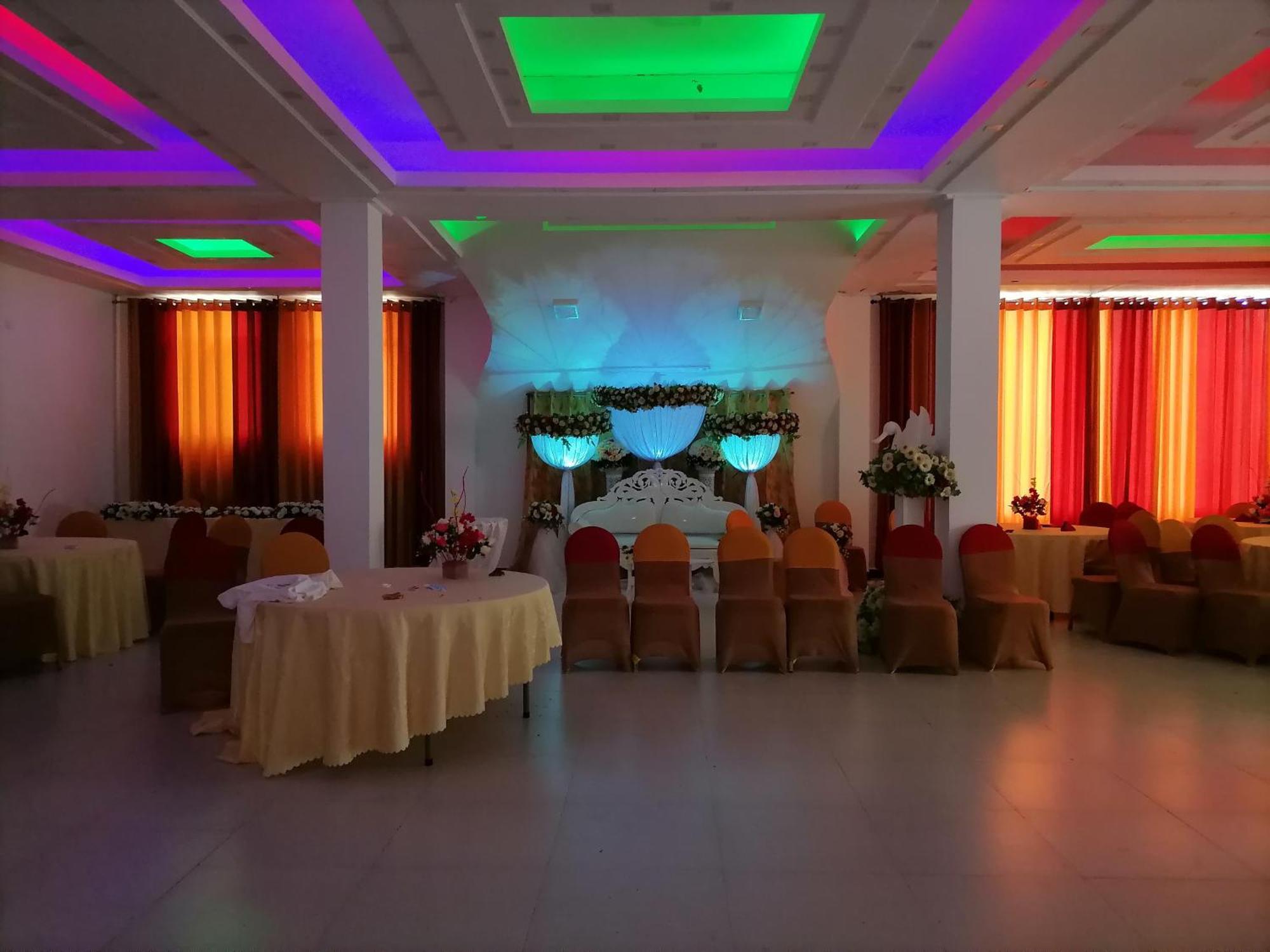 Avanya Hotel And Reception Hall Angunakolapelessa Экстерьер фото