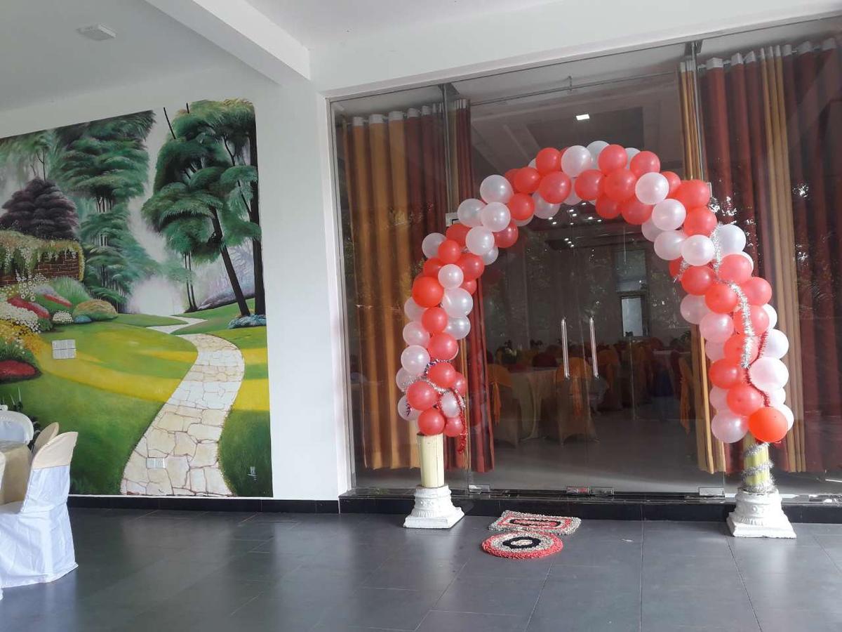 Avanya Hotel And Reception Hall Angunakolapelessa Экстерьер фото