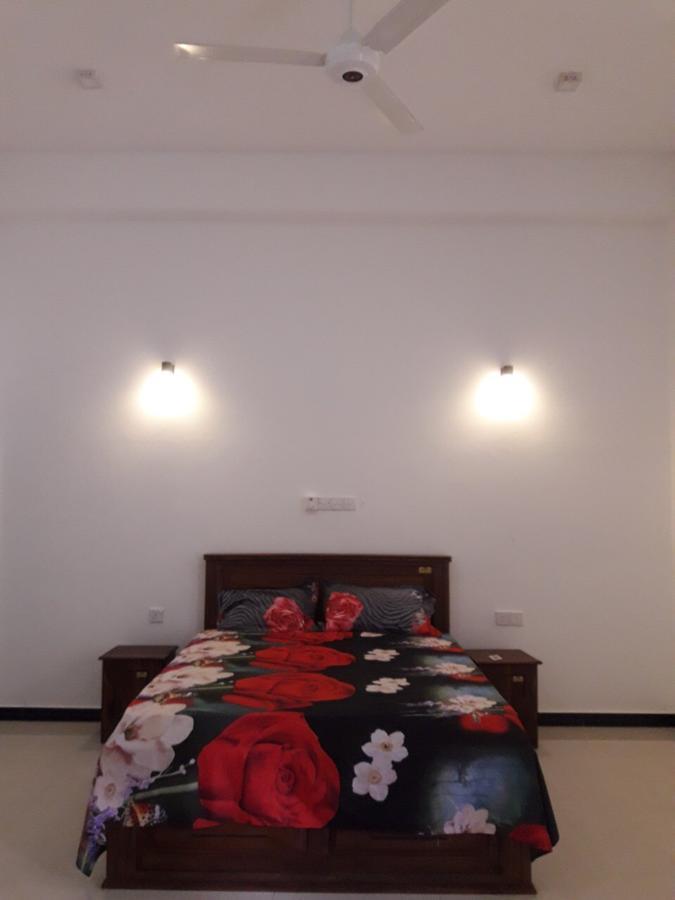 Avanya Hotel And Reception Hall Angunakolapelessa Экстерьер фото